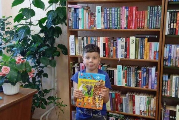 My portrait with my favorite book1