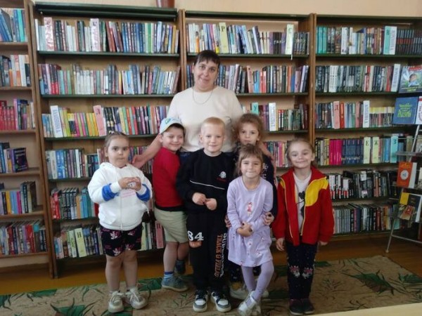 Ребятишки в гости к книжкам1