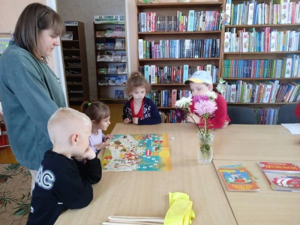 Ребятишки в гости к книжкам2