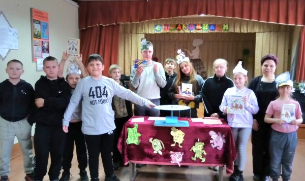 Там на неведомых дорожках